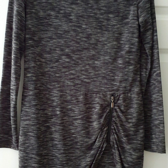 💚💎3/$30 Fitted long sleeve dress - Picture 1 of 3